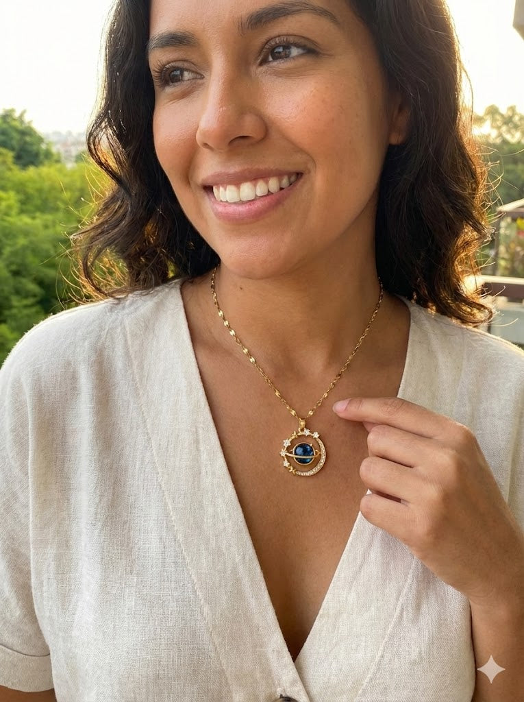 Collar "Saturno Místico" - El Destello Dorado de tu Universo Personal